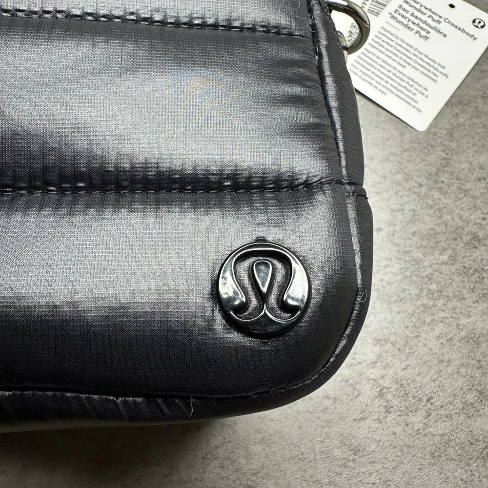 lululemon Everywhere Wunder Puff Crossbody Bag 2L – Black - Picture 3 of 10